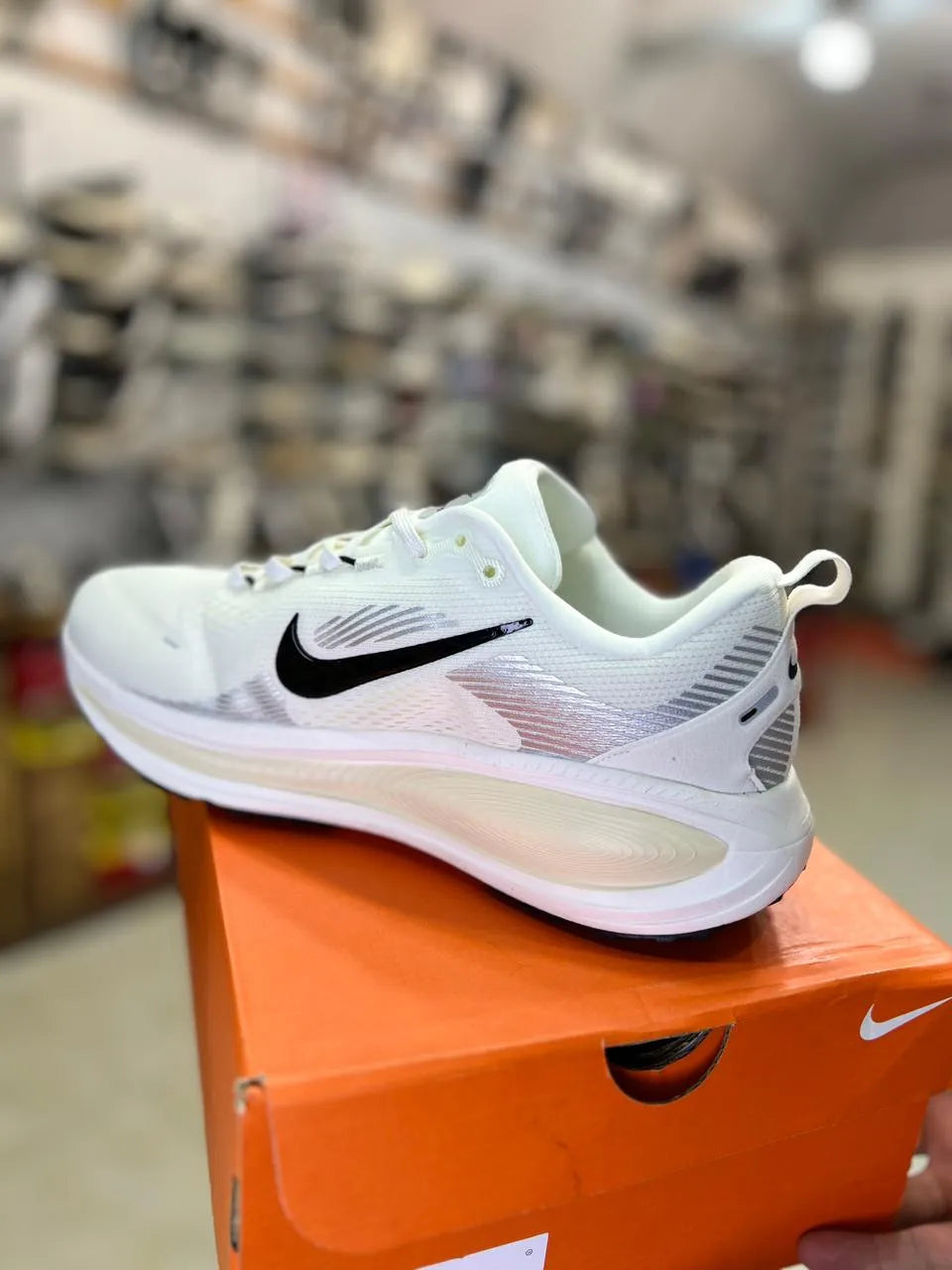 NIKE ZOOM VOMERO 18